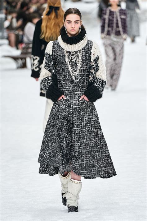 cintura chanel 2019|Chanel fall dresses.